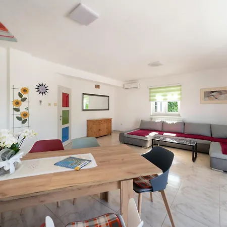 Hébergement de vacances Casa Tara *