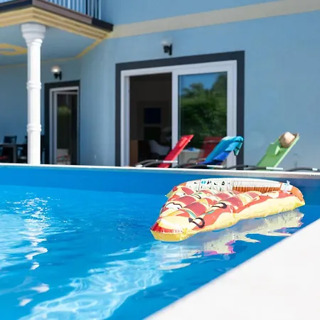 Hébergement de vacances Casa Tara *